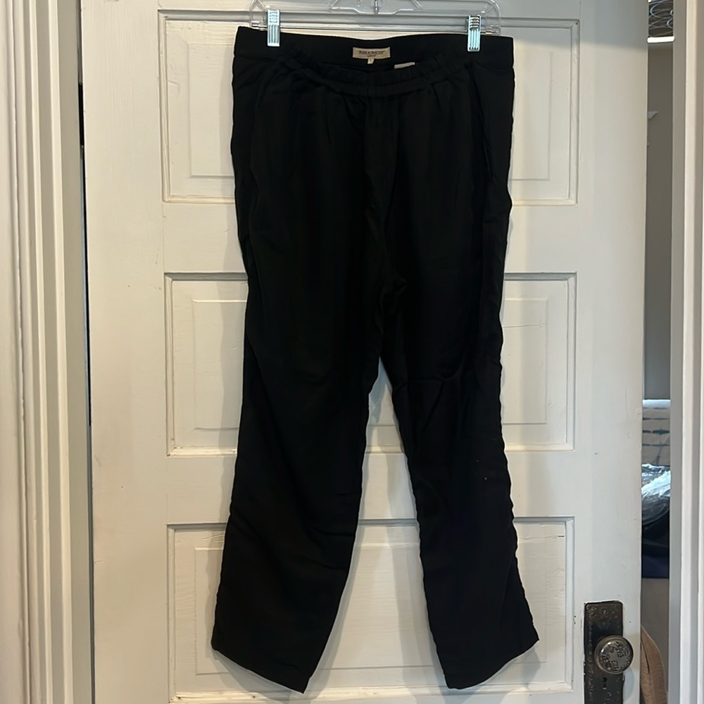 Made and Crafted by Levi’s- Black silky slouch taper pant size medium